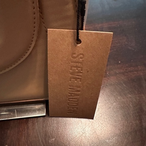 Steve Madden Beige Mini Bag with Gold Chain - Picture 4 of 9